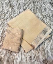 Load image into Gallery viewer, Confounding Pure Viscose Chinnon Zari Jacquard Weaving Work Saree With Glowing Blouse Piece