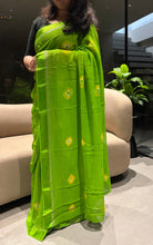 Load image into Gallery viewer, Glamorous Pure Viscose Georgette Fabric Satin Border Butta Print Saree With Contrast Blouse Piece