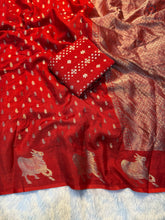 Load image into Gallery viewer, Attractive Party Wear Pure Soft Viscose Crape Silk Zari Chit Palllu n Pichwari Border Fancy Designer Saree With Blouse