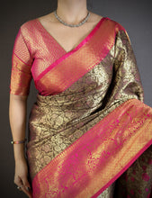 Load image into Gallery viewer, Charismatic Wedding Wear Kanjivaram Silk Rich Pallu Jacquard Border Designer Saree With Contrast Blouse Piece
