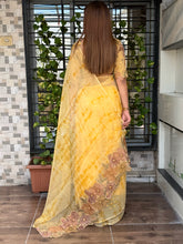 Load image into Gallery viewer, Charming Party Wear Pure Soft Tissue Silk Print Designer Saree With Elegant Blouse Piece