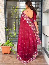 Load image into Gallery viewer, Sumptuous Sufi Silk Crush Thread n Sequence Beads Work Fancy Designer Saree With Exquisite Blouse Piece