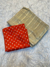 Load image into Gallery viewer, Adorable Festive Wear Pure Viscose Golden Jari Work Saree With Contrast Blouse Piece