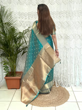Load image into Gallery viewer, Charismatic Function Wear Banarasi Organza Silk Zari Weaving Rich Pallu Fancy Designer Saree With Blouse Piece