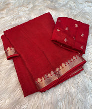 Load image into Gallery viewer, Confounding Pure Viscose Chinnon Zari Jacquard Weaving Work Saree With Glowing Blouse Piece