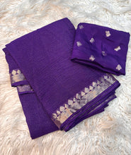 Load image into Gallery viewer, Confounding Pure Viscose Chinnon Zari Jacquard Weaving Work Saree With Glowing Blouse Piece