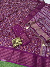 Load image into Gallery viewer, New Kalamkari Print Saree With Sequin & Zari Boder & Tussles in Pallu With Printed Blouse