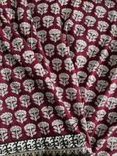 Load image into Gallery viewer, Glorious Black n Maroon Color Mul Cotton Print n Lace Work With Rich n Ikkat Pallu Designer Saree With Stunner Blouse Piece