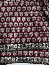 Load image into Gallery viewer, Glorious Black n Maroon Color Mul Cotton Print n Lace Work With Rich n Ikkat Pallu Designer Saree With Stunner Blouse Piece