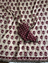 Load image into Gallery viewer, Charming Function Wear Mul Cotton Leaf Print Sequence Lace n Rich Pallu Work Designer Saree With Stunner Blouse Piece