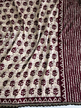 Load image into Gallery viewer, Charming Function Wear Mul Cotton Leaf Print Sequence Lace n Rich Pallu Work Designer Saree With Stunner Blouse Piece