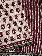 Load image into Gallery viewer, Charming Function Wear Mul Cotton Leaf Print Sequence Lace n Rich Pallu Work Designer Saree With Stunner Blouse Piece