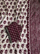 Load image into Gallery viewer, Charming Function Wear Mul Cotton Leaf Print Sequence Lace n Rich Pallu Work Designer Saree With Stunner Blouse Piece