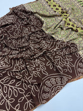 Load image into Gallery viewer, Elegant Festive Wear Satin Silk Bandhani Print Fancy Designer Saree With Blouse