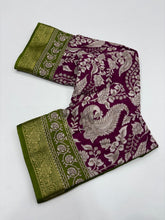 Load image into Gallery viewer, Enticing Soft Mul Cotton Print With Jacquard Weaving Border Work Fancy Designer Saree With Chatoyant Blouse Piece