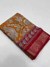 Load image into Gallery viewer, Enticing Soft Mul Cotton Print With Jacquard Weaving Border Work Fancy Designer Saree With Chatoyant Blouse Piece