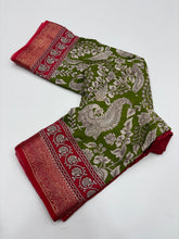 Load image into Gallery viewer, Enticing Soft Mul Cotton Print With Jacquard Weaving Border Work Fancy Designer Saree With Chatoyant Blouse Piece