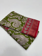 Load image into Gallery viewer, Enticing Soft Mul Cotton Print With Jacquard Weaving Border Work Fancy Designer Saree With Chatoyant Blouse Piece