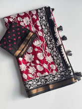 Load image into Gallery viewer, Captivating Function Wear Mul Cotton Print n Zari Jacquard Border With Rich Pallu Tussel Work Fancy Designer Saree For Women