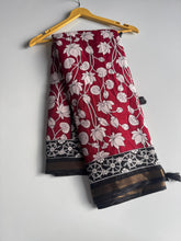 Load image into Gallery viewer, Captivating Function Wear Mul Cotton Print n Zari Jacquard Border With Rich Pallu Tussel Work Fancy Designer Saree For Women