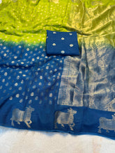 Load image into Gallery viewer, Attractive Party Wear Pure Soft Viscose Dola Crape Silk Zari Chit Palllu n Pichwari Border Fancy Designer Saree With Blouse