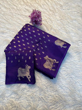 Load image into Gallery viewer, Charismatic Party Wear Pure Soft Viscose Crape Silk Zari Chit Palllu n Pichwari Border Fancy Designer Saree With Blouse