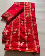 Load image into Gallery viewer, Quintessential Festive Wear Pure Banarasi Matka Silk Kanchipuram Zari Weaving n Kalamkari Meenakari Pallu Saree For Wedding