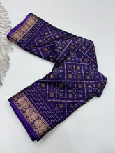 Load image into Gallery viewer, Classic Function Wear Soft Dola Silk Kalamkari Print Mangalkari Zari Border Fancy Designer Saree With Blouse Piece