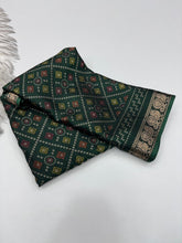 Load image into Gallery viewer, Classic Function Wear Soft Dola Silk Kalamkari Print Mangalkari Zari Border Fancy Designer Saree With Blouse Piece