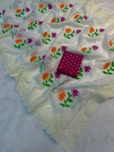 Load image into Gallery viewer, Charismatic Wedding Wear Soft Crunchy Silk Embroidery Thread Matching Work Saree With Contrast Blouse Piece