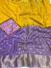 Load image into Gallery viewer, Quintessential Pure Soft Viscose Silk Jacquard Work Fancy Designer Saree Bandhani Print Blouse