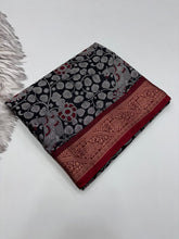 Load image into Gallery viewer, Artistic Party Wear Soft Dola Silk Mangalkari Zari Border Fancy Designer Saree With Blouse Piece