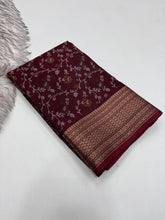 Load image into Gallery viewer, Opulent Festive Wear Pure Soft Dola Silk Jacquard Border Pich Pallu Designer Saree With Elegant Blouse Piece