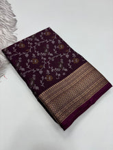 Load image into Gallery viewer, Opulent Festive Wear Pure Soft Dola Silk Jacquard Border Pich Pallu Designer Saree With Elegant Blouse Piece