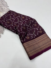 Load image into Gallery viewer, Opulent Festive Wear Pure Soft Dola Silk Jacquard Border Pich Pallu Designer Saree With Elegant Blouse Piece