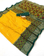 Load image into Gallery viewer, Glamorous Function Wear Pure Viscose Georgette Foil Print Saree With Blouse Piece