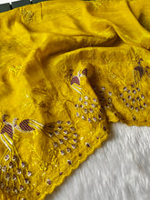 Load image into Gallery viewer, Splendorous Party Wear Crunchy Chiffon Silk Embroidery n Scalloped Cut Work Border Designer Saree With Blissfull Blouse Piece