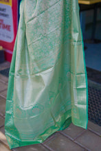 Load image into Gallery viewer, Lustrous Wedding Wear Jacquard Zari Weaving Work Kanchipuram Silk Saree With Flaunt Blouse Piece
