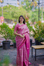 Load image into Gallery viewer, Lustrous Wedding Wear Jacquard Zari Weaving Work Kanchipuram Silk Saree With Flaunt Blouse Piece
