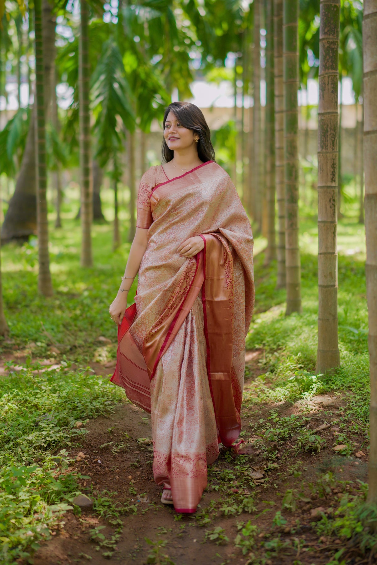 Lustrous Wedding Wear Jacquard Zari Weaving Work Kanchipuram Silk Saree With Flaunt Blouse Piece