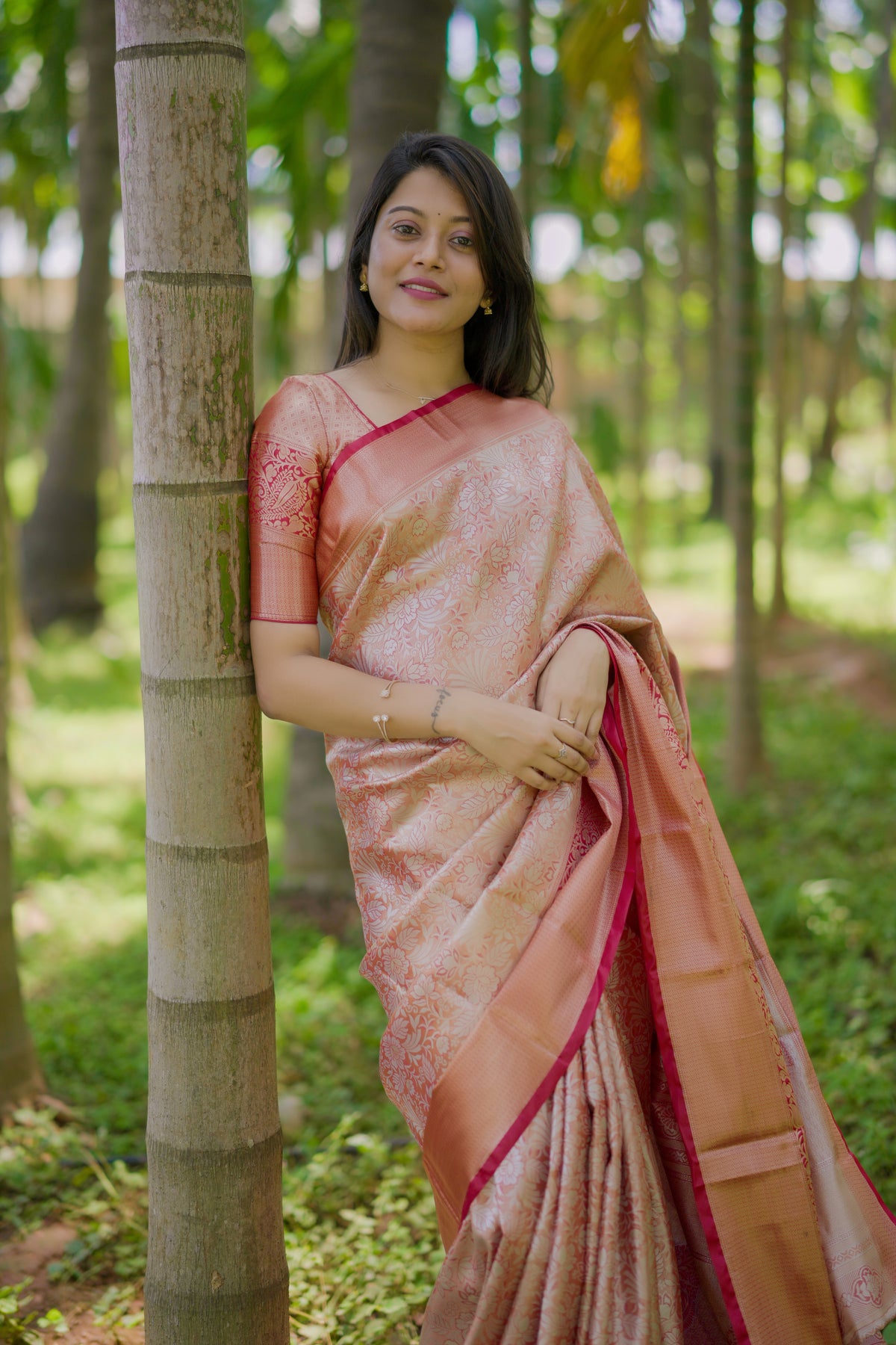 Lustrous Wedding Wear Jacquard Zari Weaving Work Kanchipuram Silk Saree With Flaunt Blouse Piece