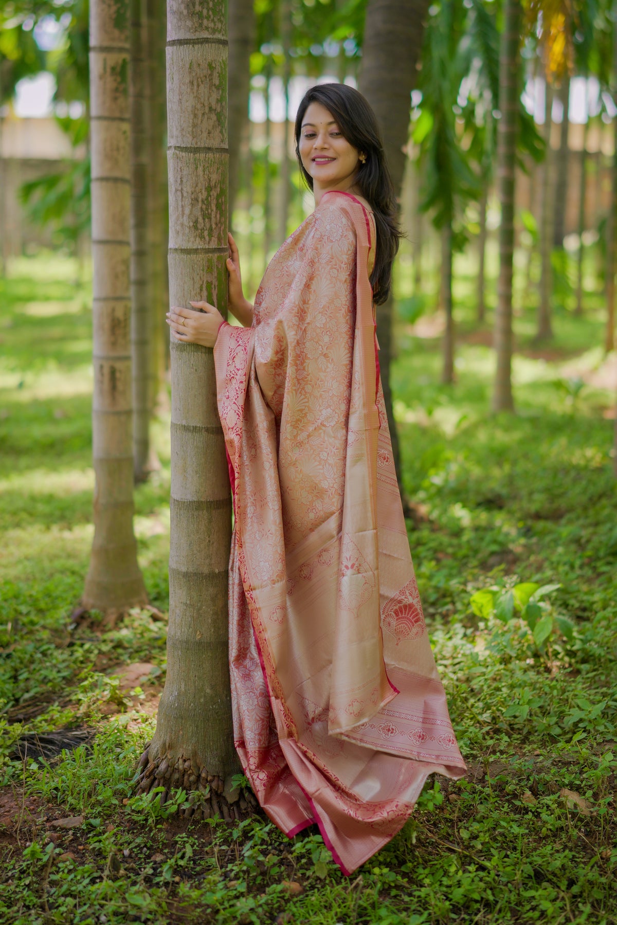 Lustrous Wedding Wear Jacquard Zari Weaving Work Kanchipuram Silk Saree With Flaunt Blouse Piece