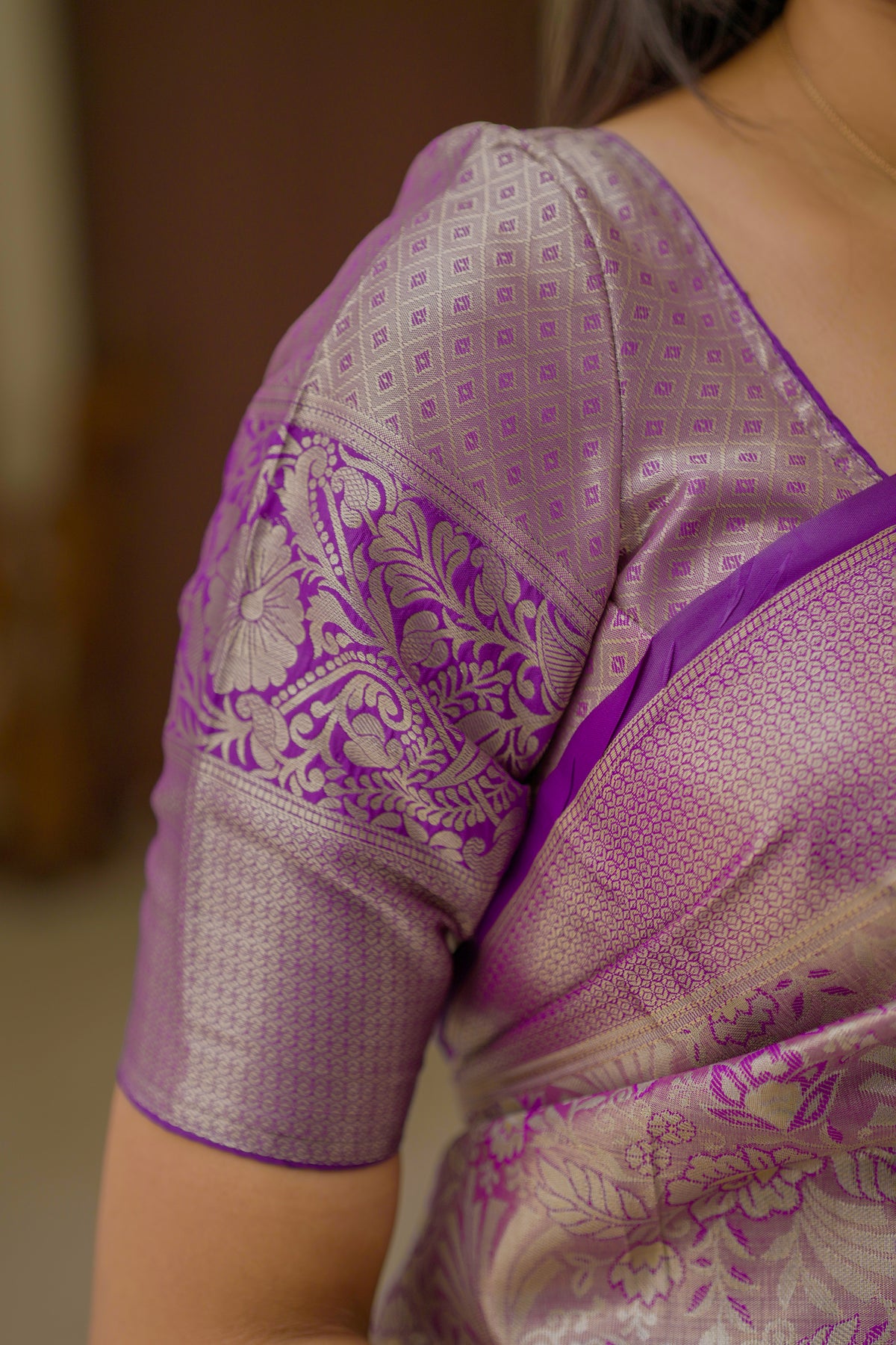 Lustrous Wedding Wear Jacquard Zari Weaving Work Kanchipuram Silk Saree With Flaunt Blouse Piece