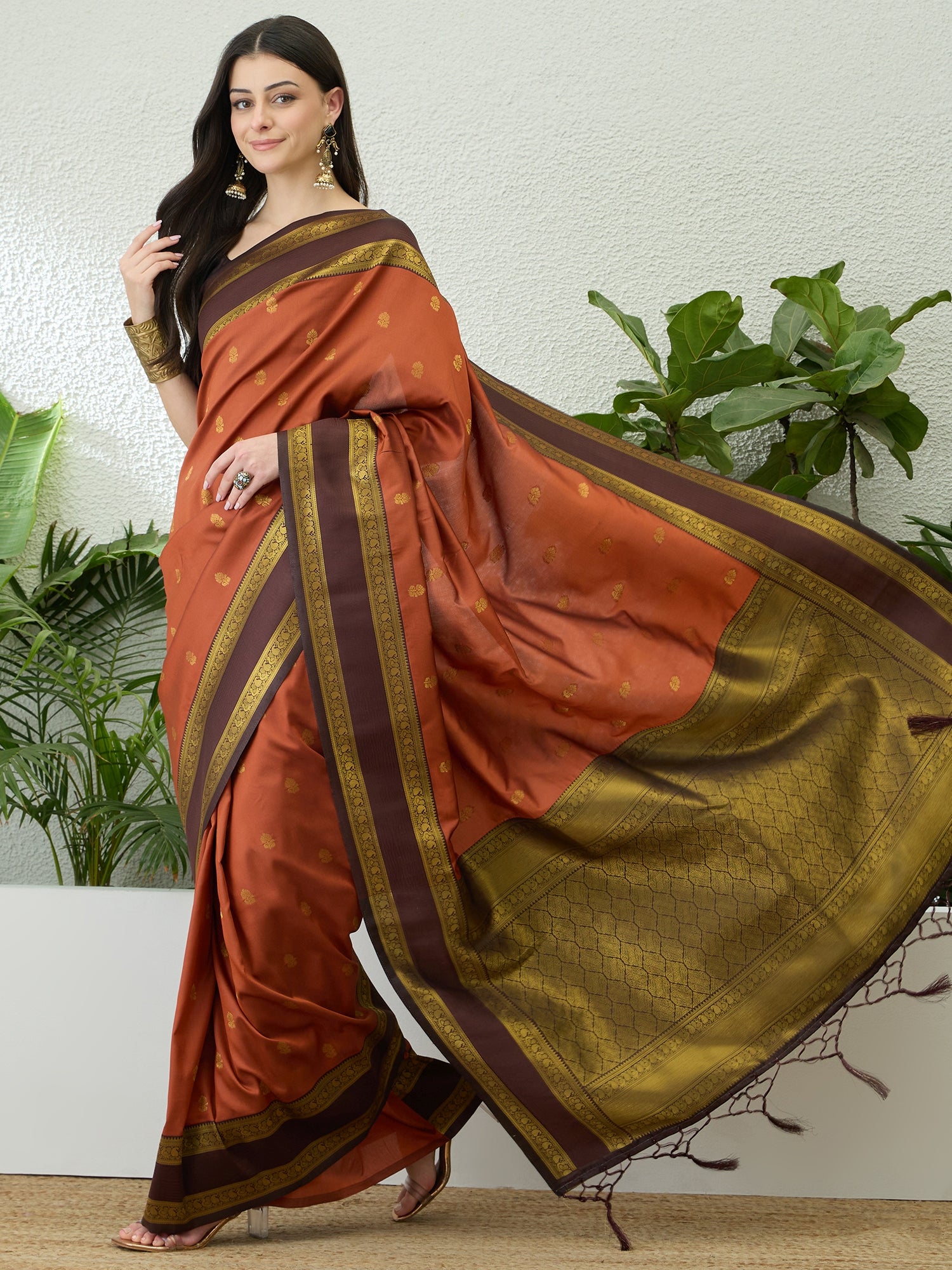 Effervescent Function Wear Silk Jacquard Weaving Work Fancy Saree With Blouse Piece
