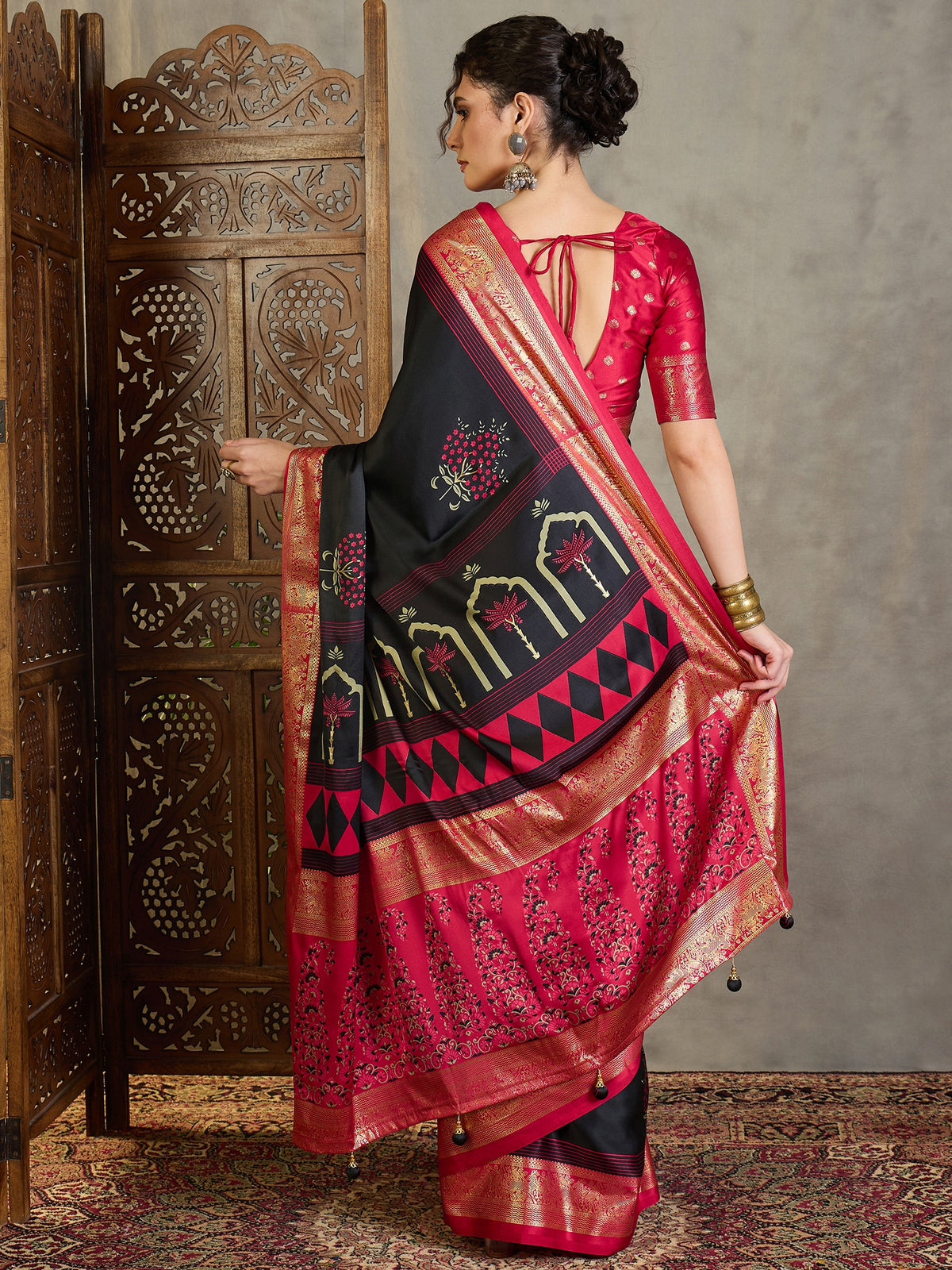 Divine Wedding Wear Silk Jacquard Border Rich Pallu Designer Saree With Unstitched Blouse Piece