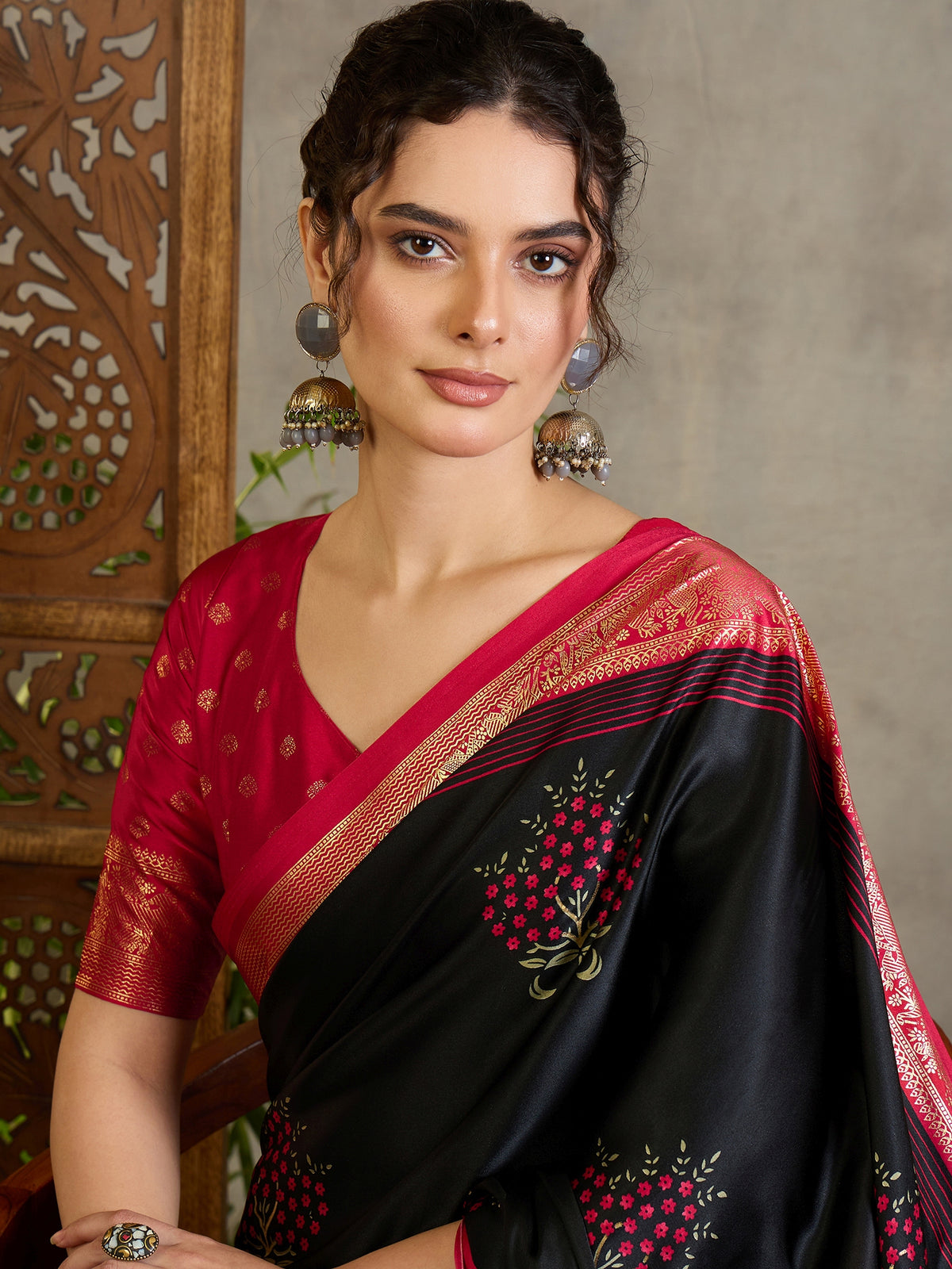 Divine Wedding Wear Silk Jacquard Border Rich Pallu Designer Saree With Unstitched Blouse Piece
