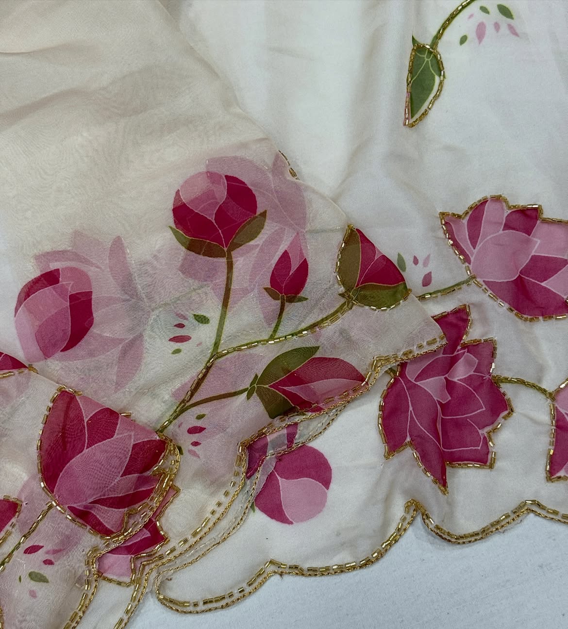 Glamorous Wedding Wear Pure Soft Silk Floral Prints n Handwork Designer Saree With Contrast Blouse Piece