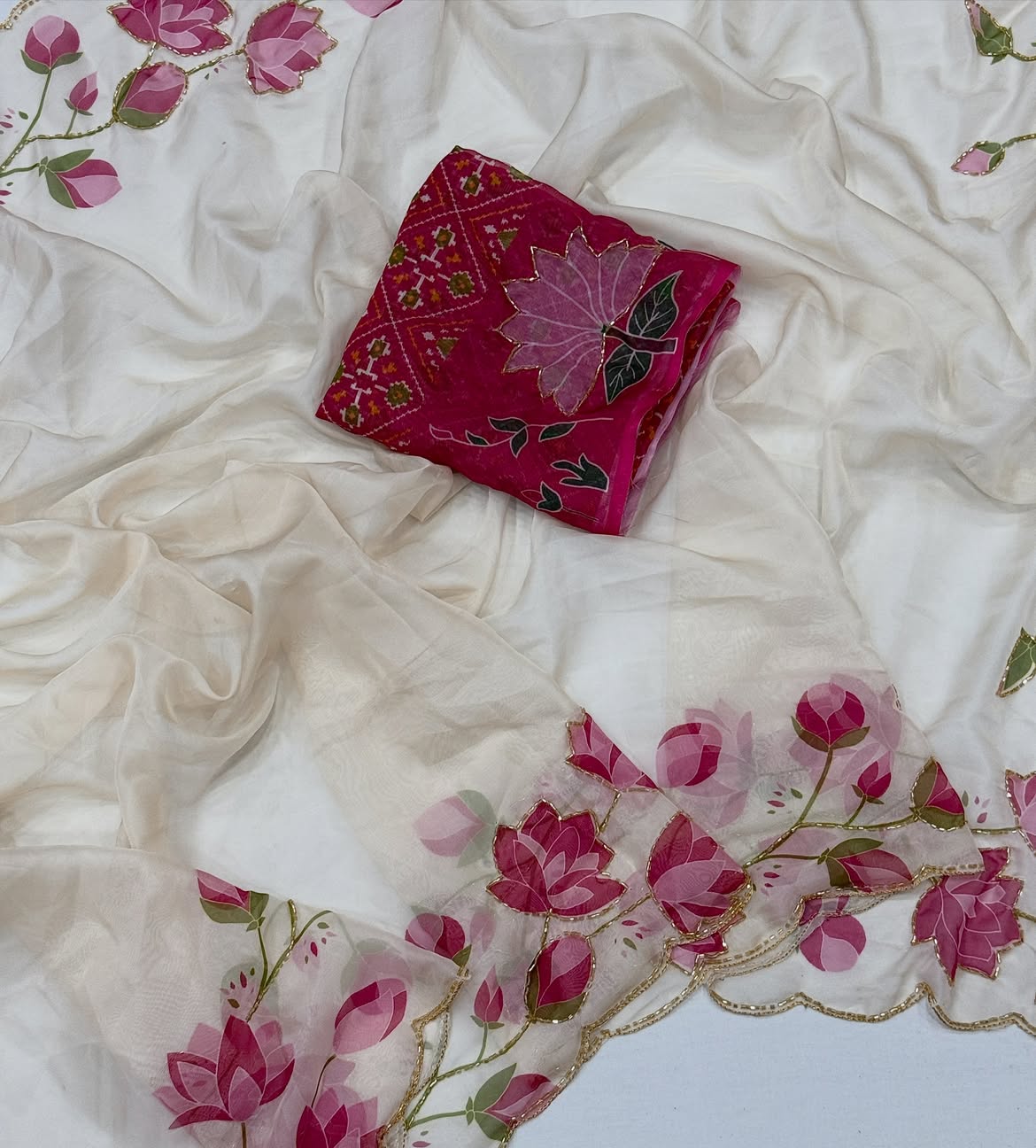 Glamorous Wedding Wear Pure Soft Silk Floral Prints n Handwork Designer Saree With Contrast Blouse Piece