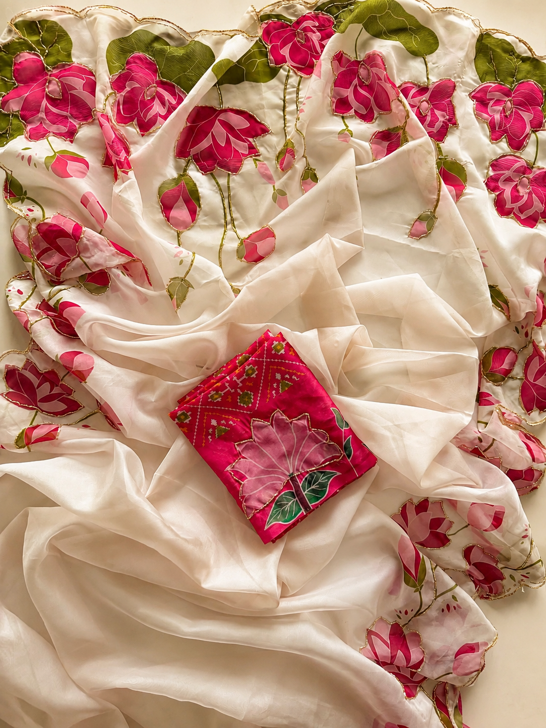 Glamorous Wedding Wear Pure Soft Silk Floral Prints n Handwork Designer Saree With Contrast Blouse Piece