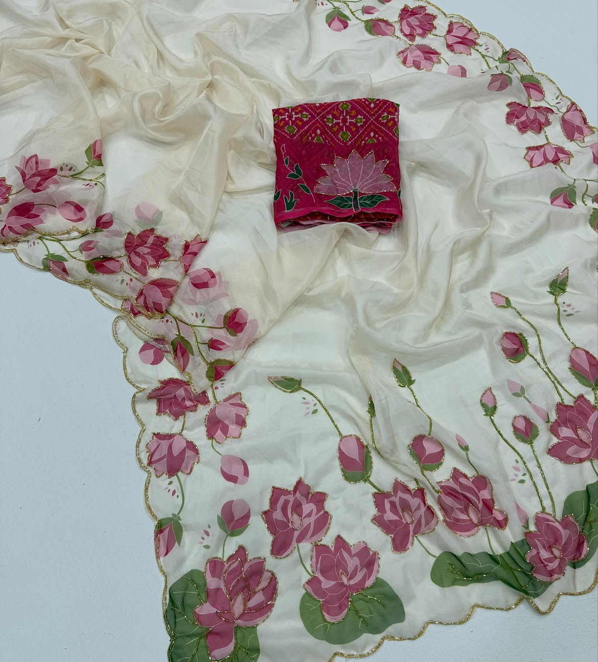 Glamorous Wedding Wear Pure Soft Silk Floral Prints n Handwork Designer Saree With Contrast Blouse Piece